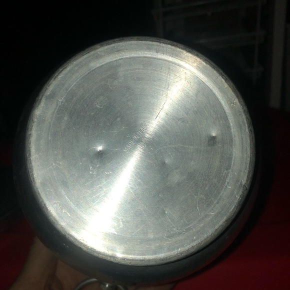 Vintage hammered aluminum ice bucket with lid. Man cave, bar accessories-used - Picture 3 of 7